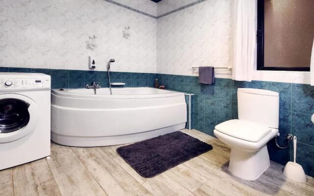 Charming Getaway With Views in Marsascala