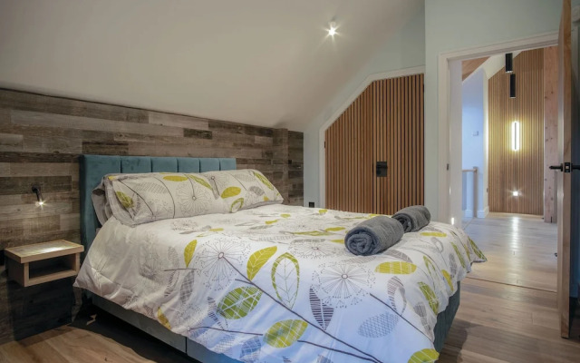 Ty Cyfoes - Luxurious 4 Bedroom - St. Florence