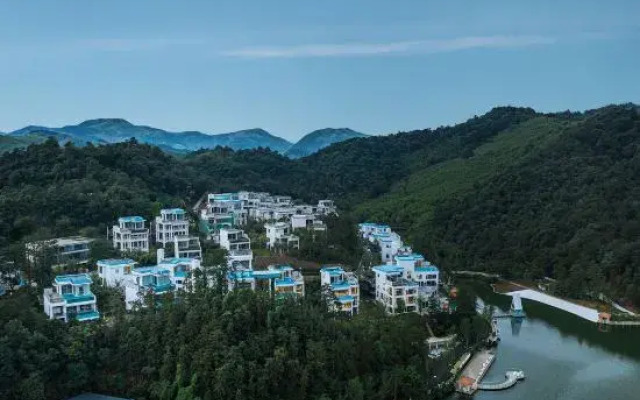 Moganshan High Mountain Forest Adventure Park · Xuan Yong Shilily Hotel