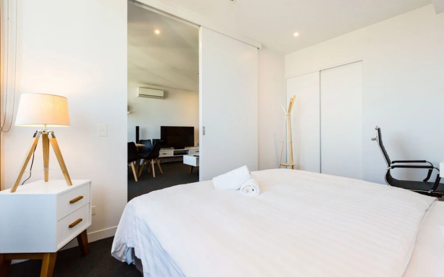 SANTERI, 2BDR Melbourne Apartment