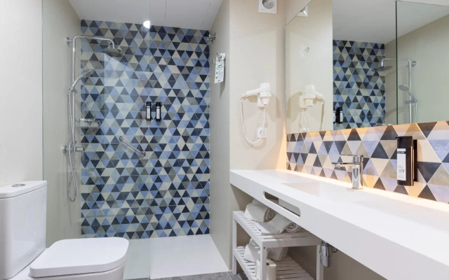 Esmeralda Cotillo Homes by LIVVO