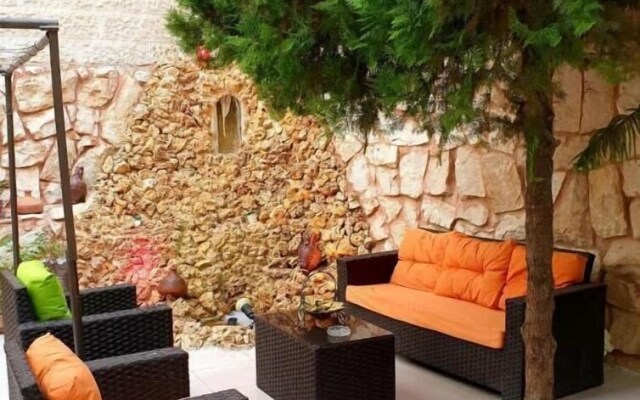 Tell Madaba Hotel
