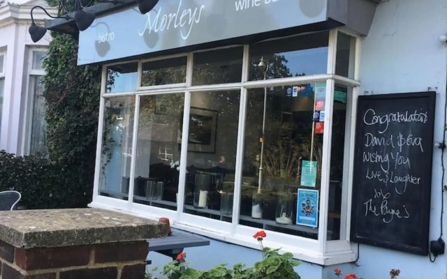 Morleys Bistro | By Huluki Sussex Stays