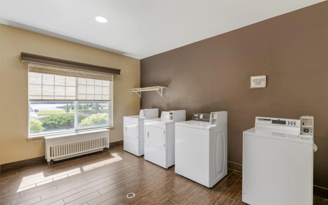 Best Western Plus Riverfront Hotel & Suites