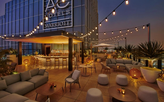 Moxy Downtown Los Angeles