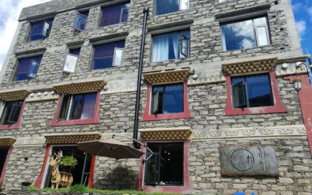 September Mountain Art Hotel