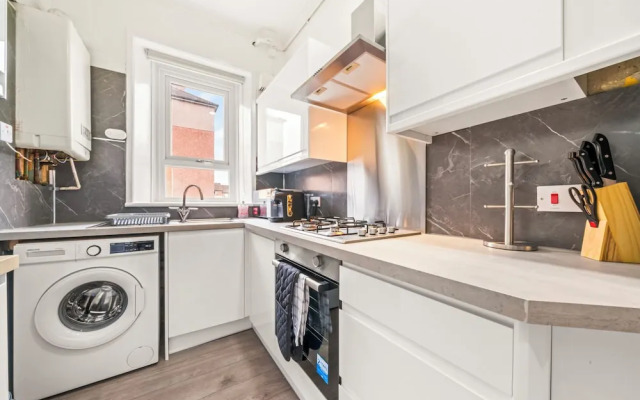 Cosy and Bright 3-Bedroom Flat