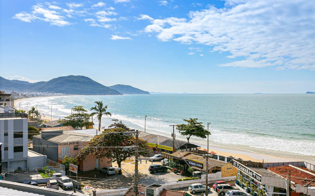 Apto Moderno c/ piscina - quadra mar - RMI201