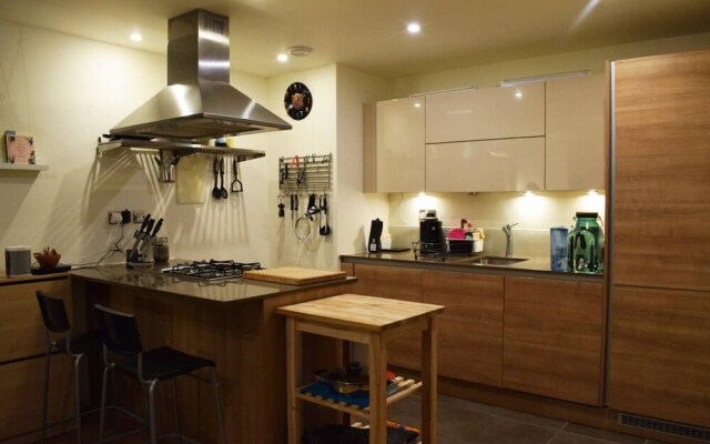 Charming and Spacious 2 Bedroom Flat In Shadwell