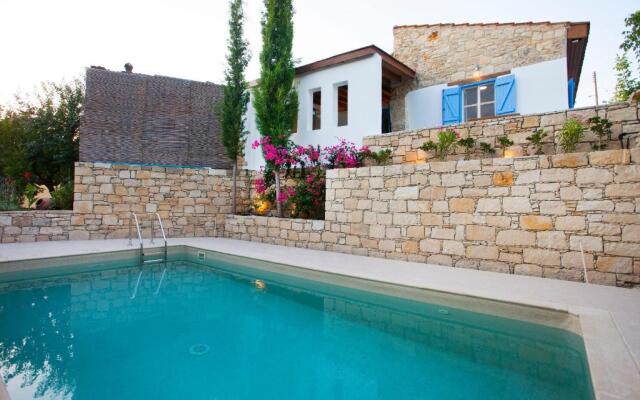 Cecilias Courtyard