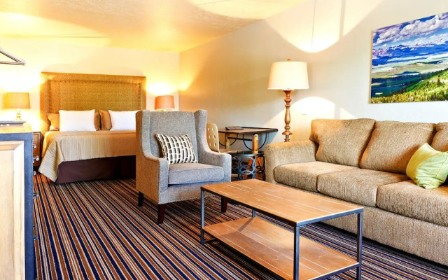 Blue Lakes Inn & Extended Stay
