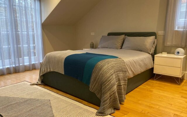 Beautiful 2 Bedroom Property in Earl's Court