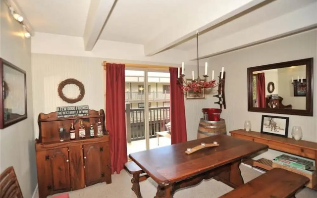 Ski and Racquet B102