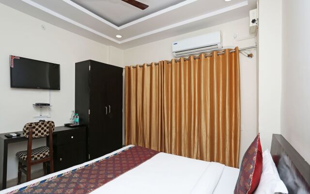 Hotel Sahu Near Kashi Vishwanath Temple Gate
