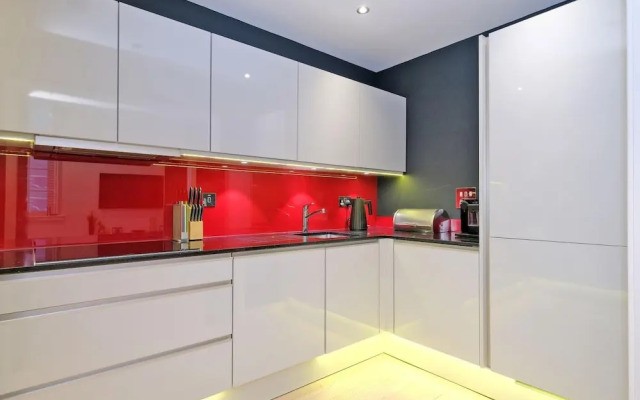 Stunning Central Two Bedroom Executive Apartment