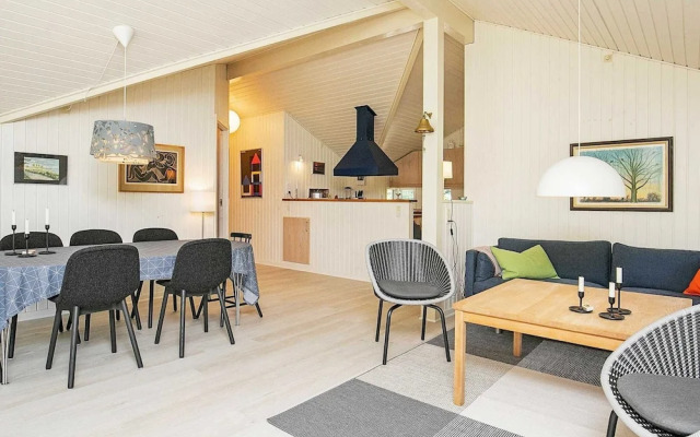8 Person Holiday Home in Martofte