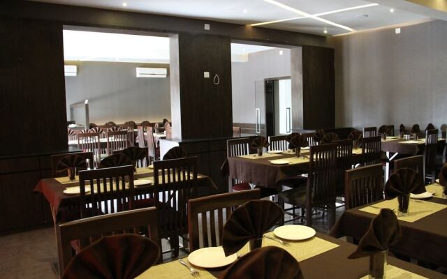 Oyo 3243 Hotel Aditya Gir