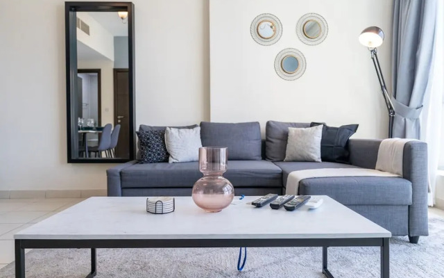 Refined 1BR Retreat in The Point Tower - Marina