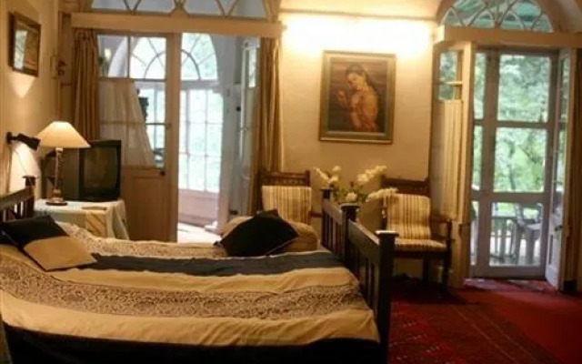 Carltons Plaisance Hotel