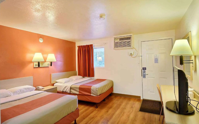 Travelodge by Wyndham Brattleboro VT