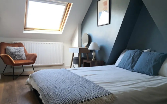 Modern 3 bedrooms house with 6 guests