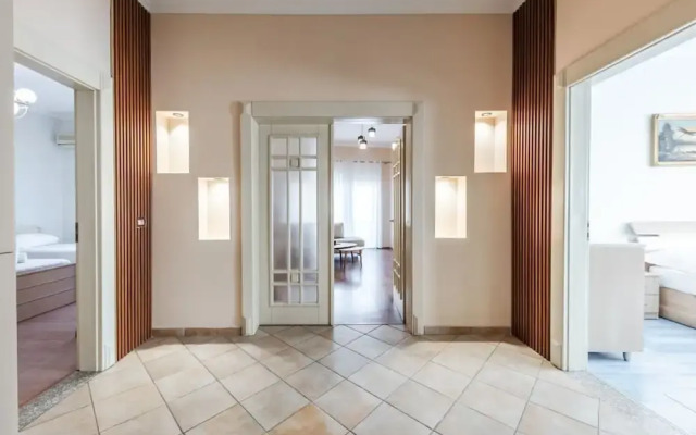 The Old-clock Apartment