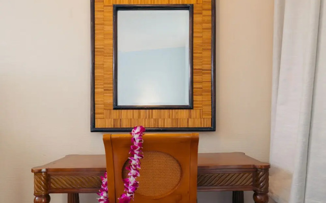 Hawaiiana Hotel