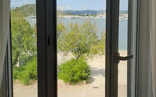 Beach apartment VAMI with sea view