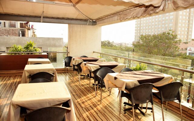 Fabhotel Prime Avenue