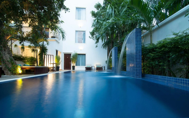 La Rose Suites