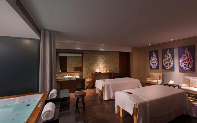 Sheraton Grand Bangalore Hotel at Brigade Gateway