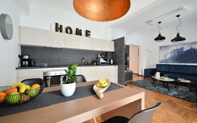 Acropolis Executive Suite