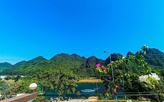 YoLo Pool Bar Villas