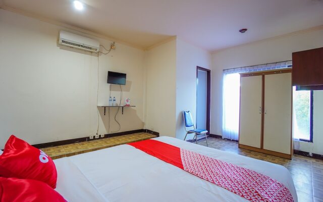 OYO 2217 Galaxy Hotel
