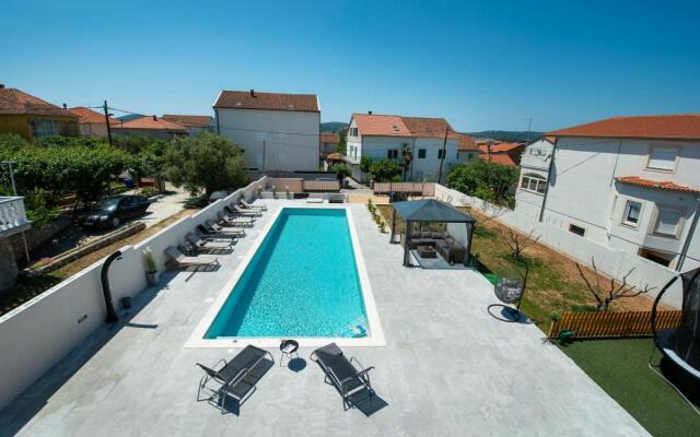 Poolincluded Villa Danijela