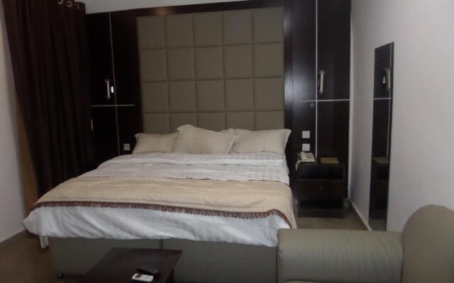 Silverland Hotel and Suites