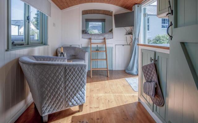 Willow - 1 Bedroom Shepherd's Hut - Amroth