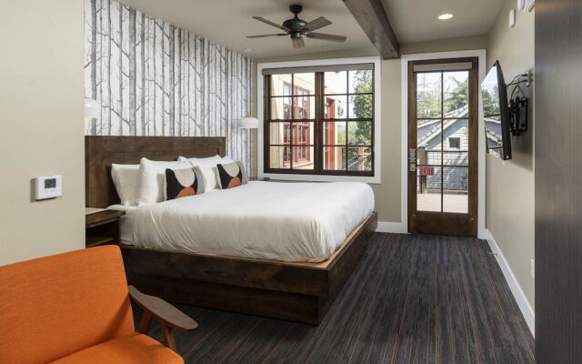 Ski Inn Taphouse Hotel