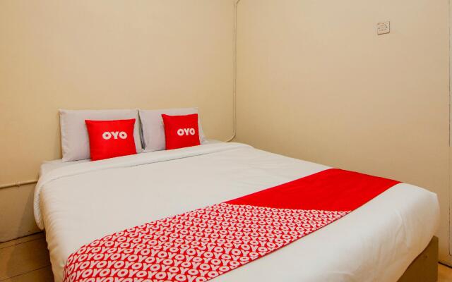 OYO 2045 Hotel 211