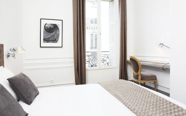 Luxury 3Bdr Le Louvre I By Livinparis