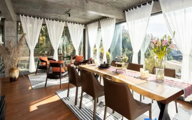 Tengchong Ruili Hot Spring Scenic Hotel