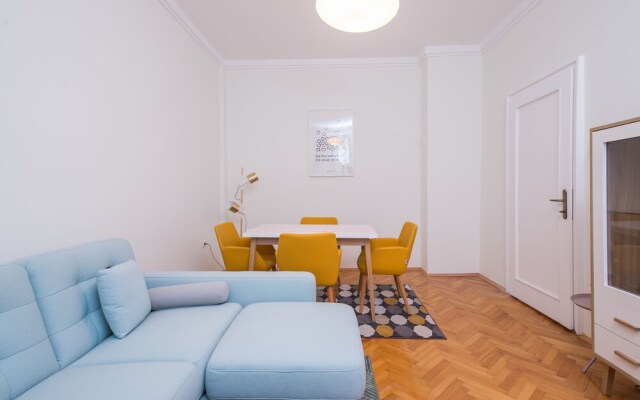 FM Luxury 1-BDR Apartment - Designer Business