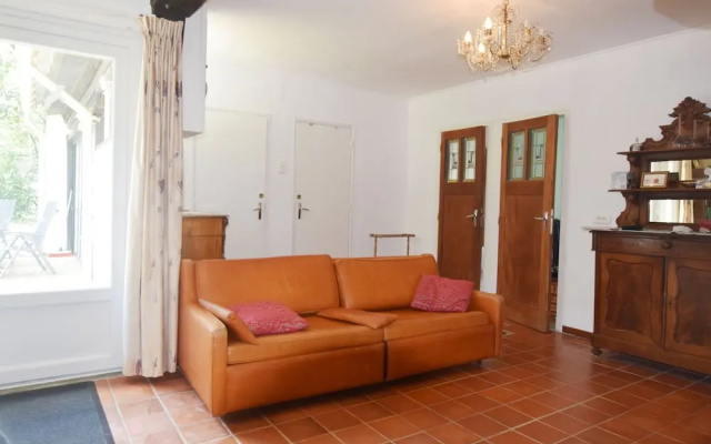 Charming Holiday Home Near River in Vallon-Pont-D'Arc