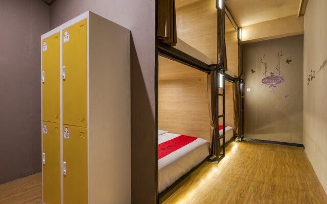RedDoorz Hostel near Malang Train Station 3