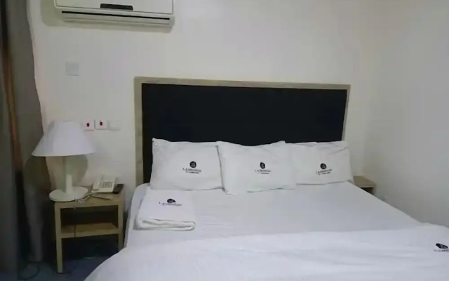 La Monde Hotel and Suites