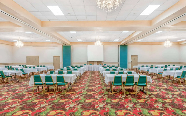 Ramada Hotel & Conference Center by Wyndham Grayling