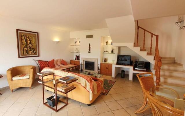 LovelyStay - Alto dos Caliços 2BR House with Garden