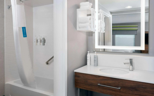 Hampton Inn & Suites Cleveland-Beachwood