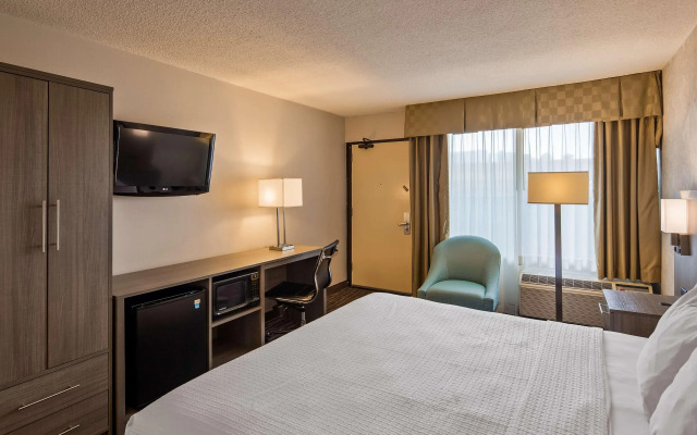 Best Western Mill River Manor