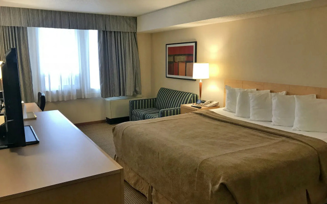Quality Hotel & Suites Montreal East